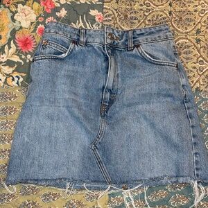 Casual Blue Distressed Denim Skirt with Frayed Hem